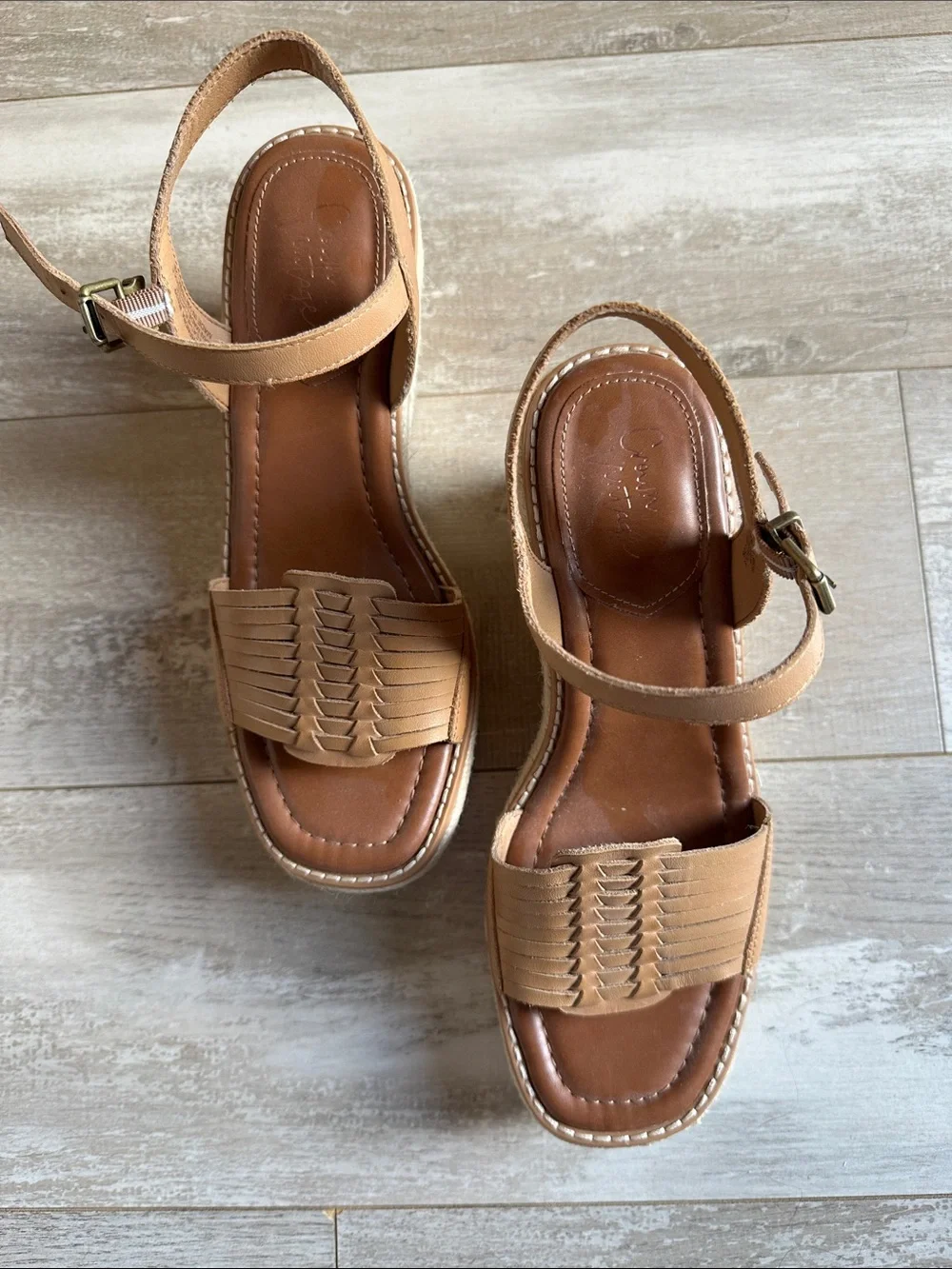 Crown Vintage Wedges